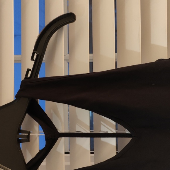 Black tanktop - Picture 3 of 9